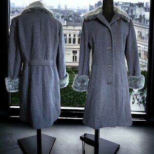 DONNY BROOK ( 8 ) Princess Seams 100% Wool and Faux Fur Collar and Cuffs